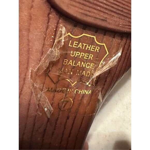 L.e.i Vintage Women's Brown Floral Embossed Leather Heeled Sandals Size 7 - Picture 8 of 11